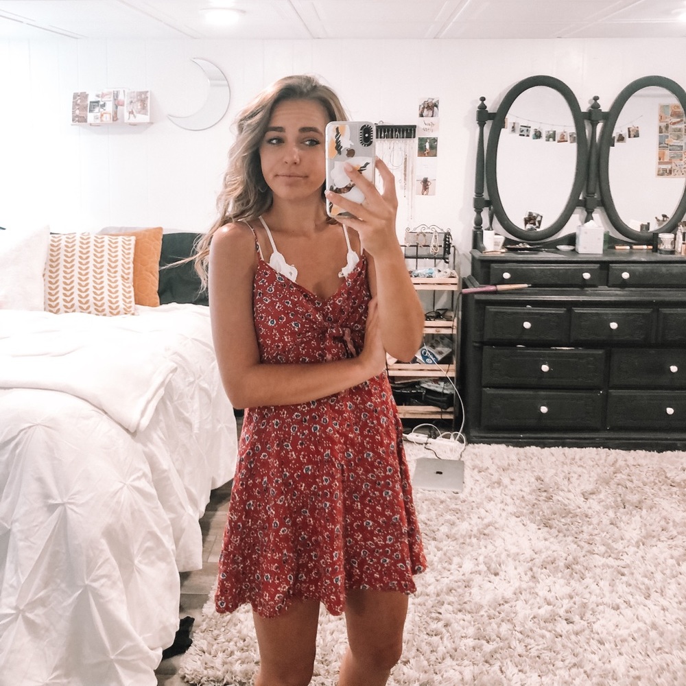 Adorable Floral Dress!! - Picture 1 of 6